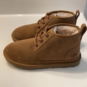 BRAND NEW! Women’s UGG Chestnut Neumel Boots!!!